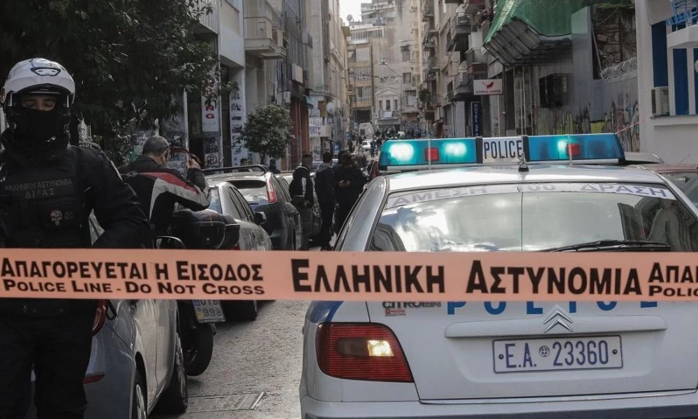 Ομόνοια: Άγρια δολοφονία αλλοδαπού-Βρέθηκε κατακρεουργημένος στο σπίτι του